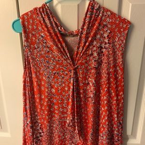 HIGH/LOW SLEEVELESS BLOUSE WITH TIE NECK